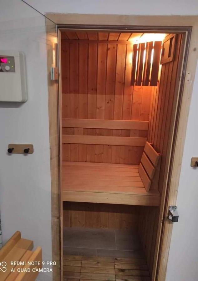 Urocze Studia W Lomiankach, 1- Z Sauna I Tarasem, 2- Z Kominkiem, 3- Ekonomiczne, 7Km Metro Mlociny Warszawa Łomianki Exterior foto