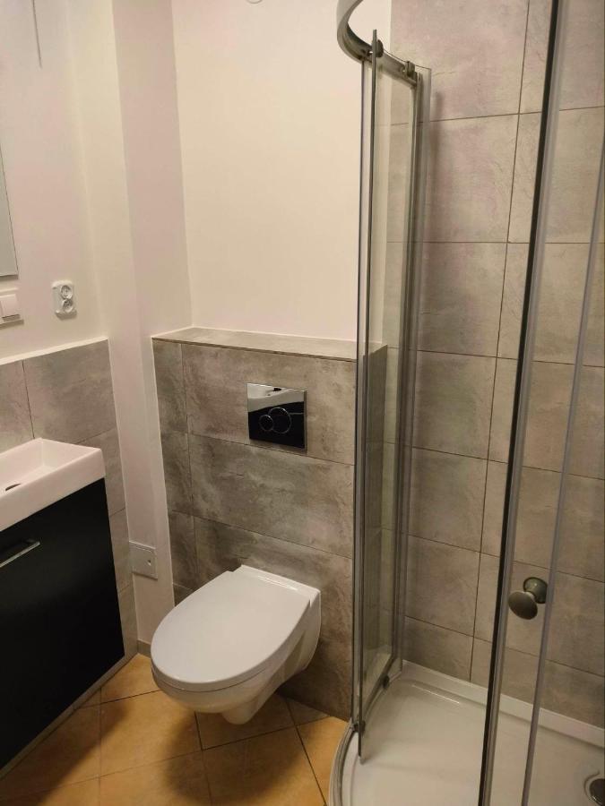 Urocze Studia W Lomiankach, 1- Z Sauna I Tarasem, 2- Z Kominkiem, 3- Ekonomiczne, 7Km Metro Mlociny Warszawa Łomianki Exterior foto