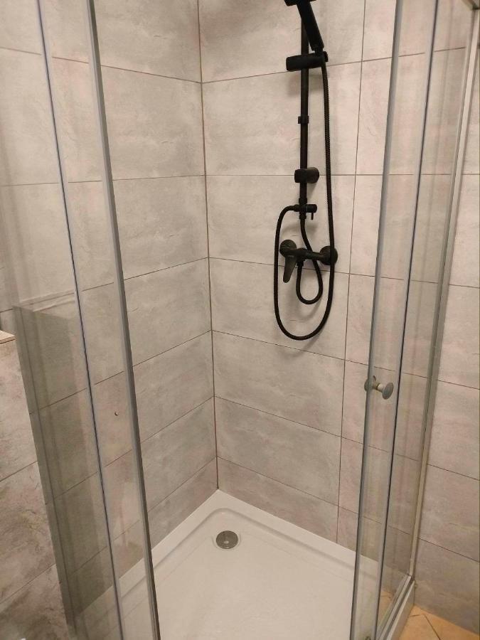 Urocze Studia W Lomiankach, 1- Z Sauna I Tarasem, 2- Z Kominkiem, 3- Ekonomiczne, 7Km Metro Mlociny Warszawa Łomianki Exterior foto