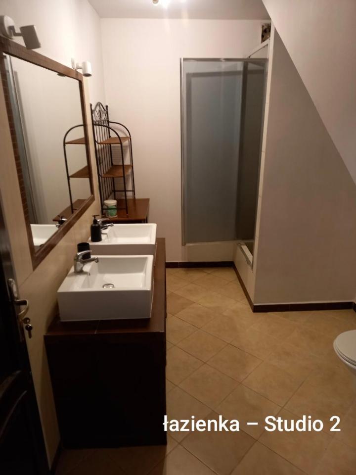Urocze Studia W Lomiankach, 1- Z Sauna I Tarasem, 2- Z Kominkiem, 3- Ekonomiczne, 7Km Metro Mlociny Warszawa Łomianki Exterior foto