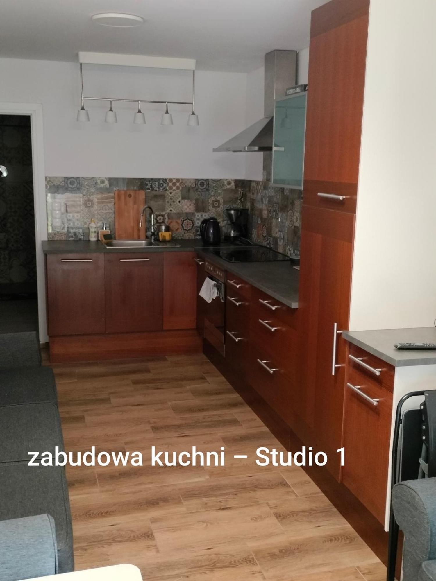 Urocze Studia W Lomiankach, 1- Z Sauna I Tarasem, 2- Z Kominkiem, 3- Ekonomiczne, 7Km Metro Mlociny Warszawa Łomianki Exterior foto